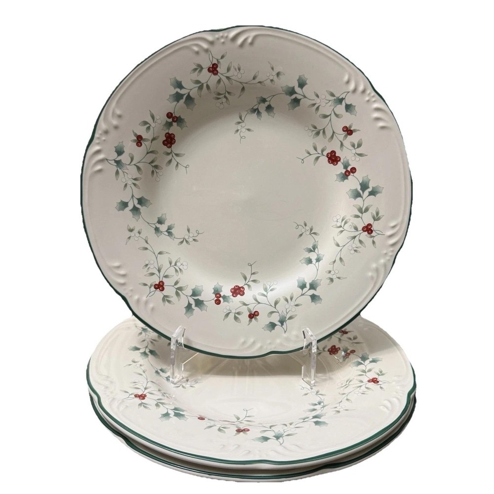 Pfaltzgraff Winterberry  8" Accent Lunch Salad Plates EUC Set of 3 Christmas USA